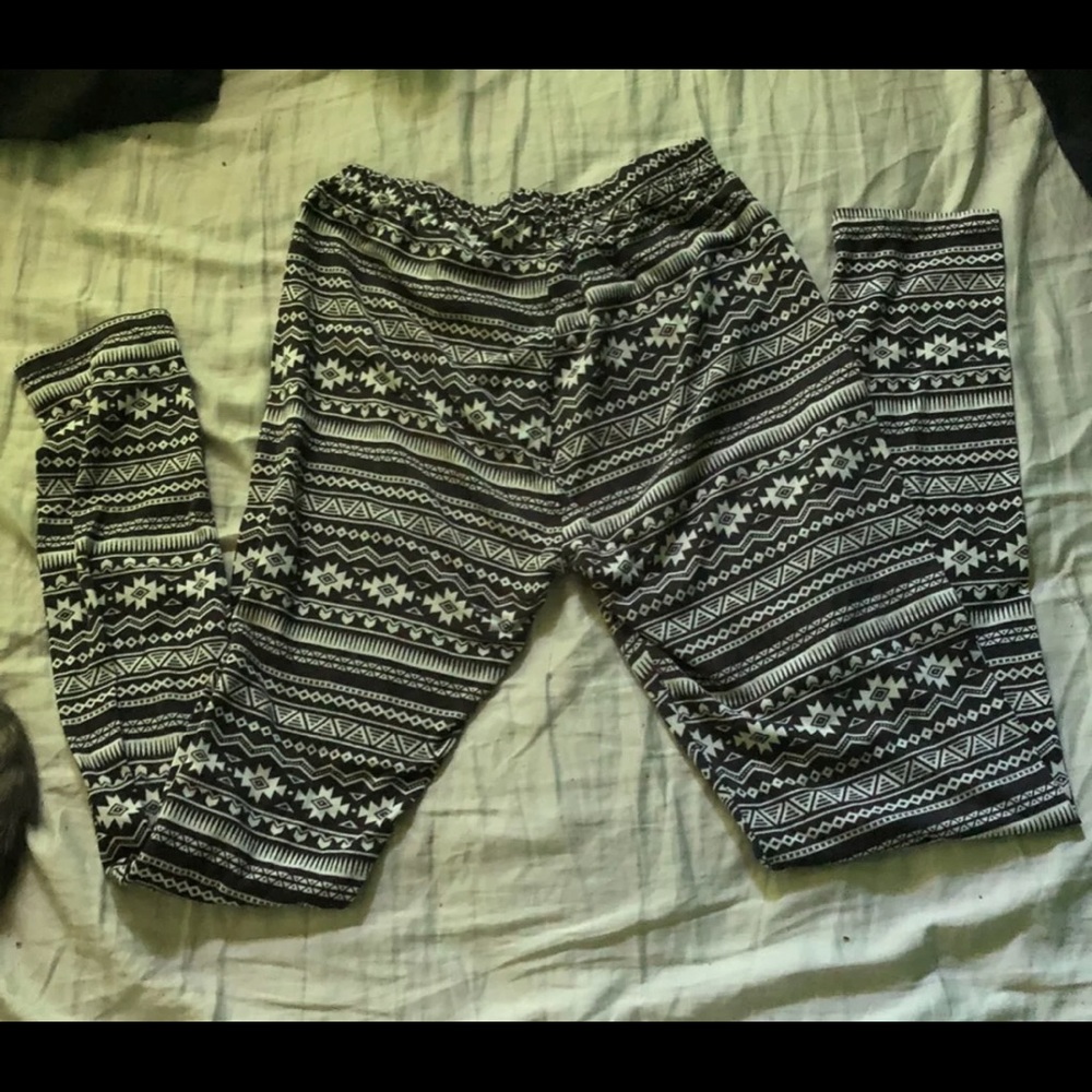 One Size Fits All White & Black Leggings